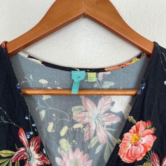 πππFARM Rio Summer Flower Wrap Dress in Black Floral, XSP πππ - Picture 6 of 9